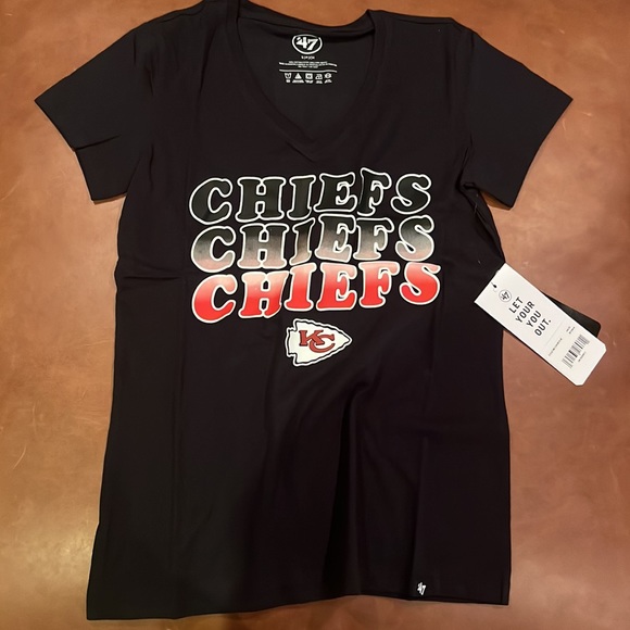 Kansas City Chiefs ‘47 V Neck Tee - Picture 2 of 6